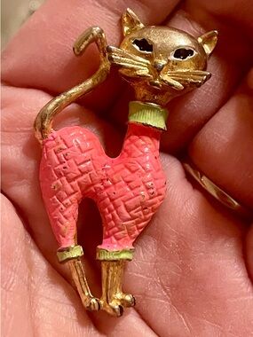 Vintage Gold-Tone Cat Brooch with Pink Enamel Accents